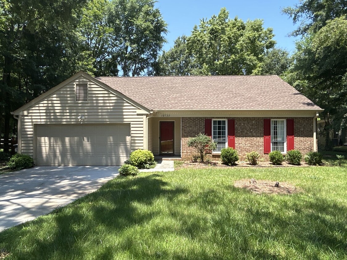 Primary Photo - Lovely Ranch Style Home in Raintree!