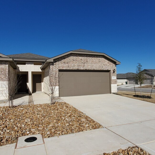 Foto del edificio - 9319-2 Clark Cove, Converse, TX. 78109