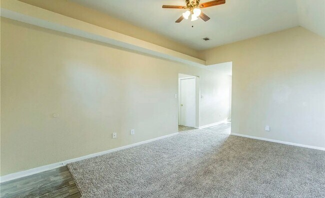 Building Photo - AVAILABLE NOW! - 2 WEEKS FREE (SECTION 8 A...