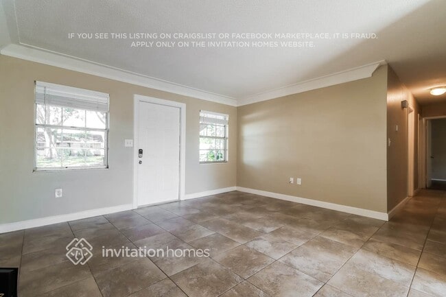 Building Photo - 10933 Temple Ave
