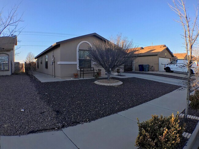 Foto del edificio - East El Paso 3bed/2bath Refrig A/C!