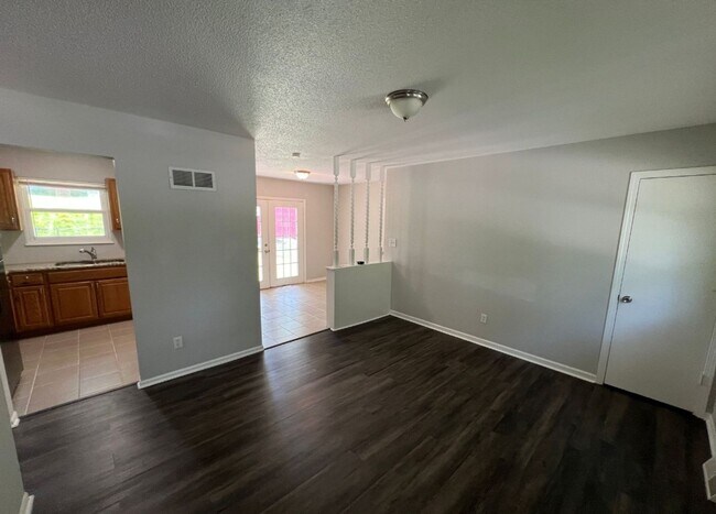 Foto del edificio - Charming 3 Bedroom Home with Finished Base...