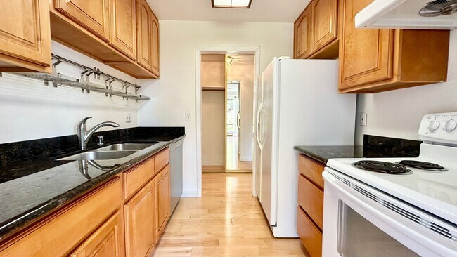 Building Photo - Top-floor with Storage Room & Huge Walk-In...