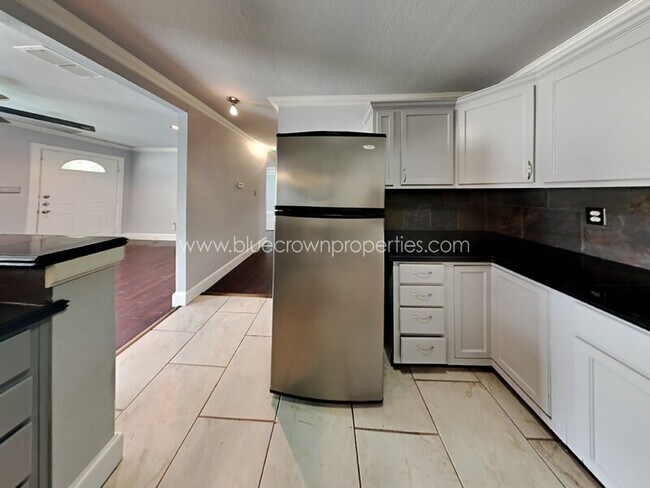 Foto del edificio - 2320 Cass St