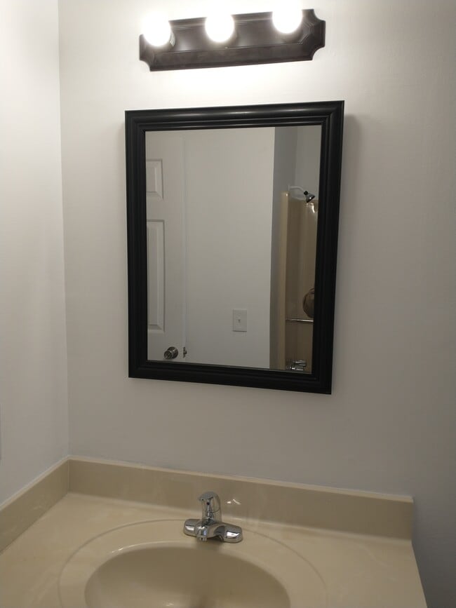 Bathroom - 607 N 1st St