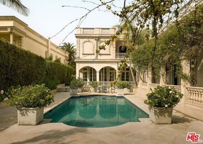 Foto del edificio - 628 N Rodeo Dr