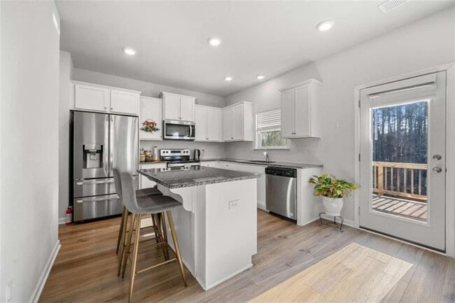Foto del edificio - 925 Lakehaven Ln