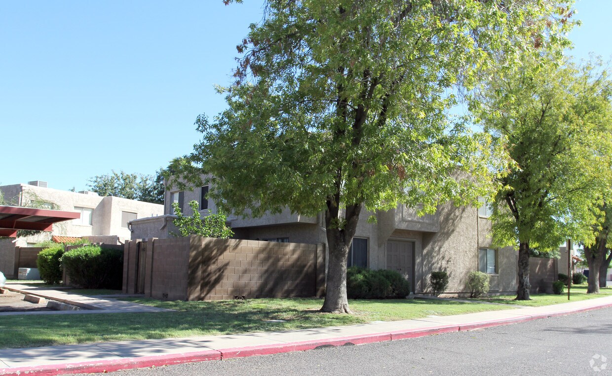 Foto del edificio - 600-830 S Dobson Rd