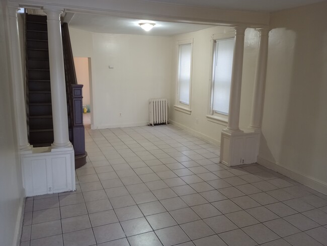 Building Photo - 823 Howard St