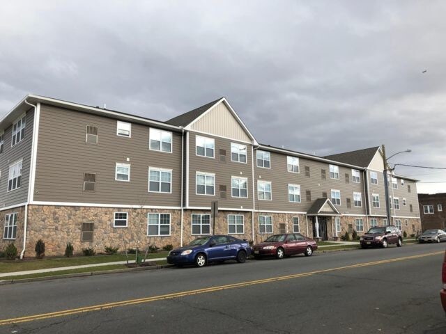 Primary Photo - 1003 s wood ave