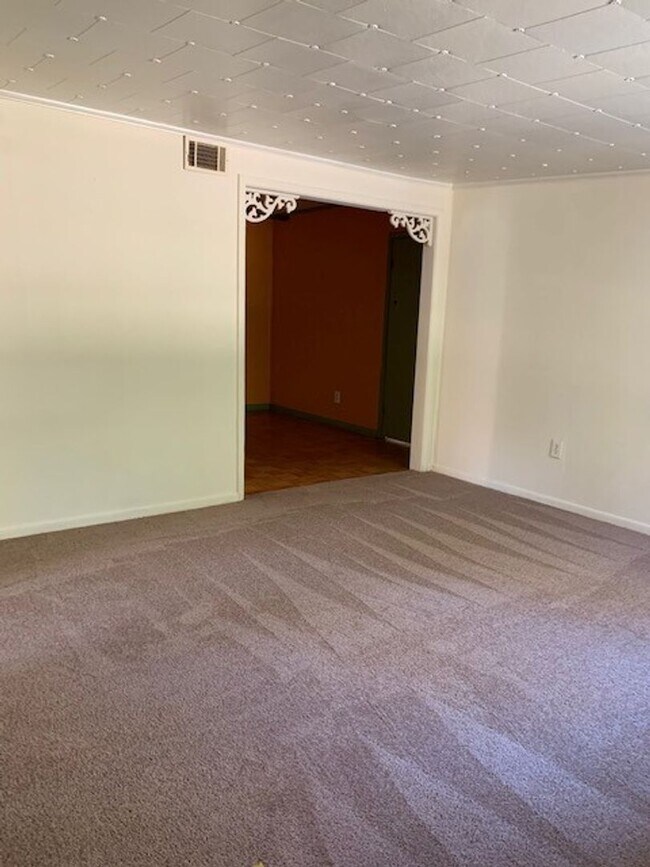 Building Photo - 4BD/2B beautiful home
