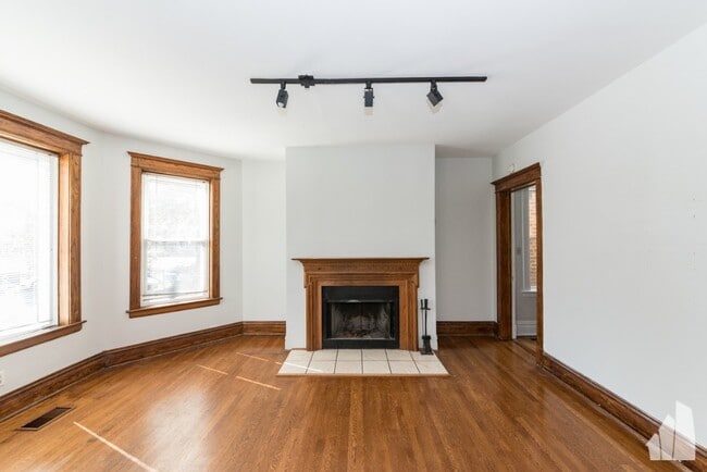 Building Photo - 4008 N Southport Ave