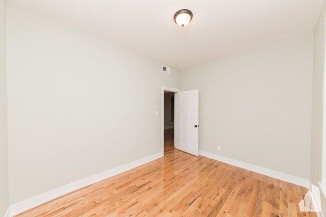 Foto del edificio - 635 W Oakdale Ave