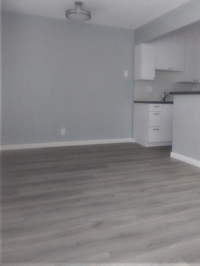 Dining Area - 1901 NE 51st St