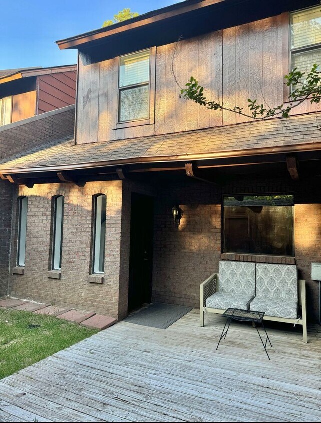 Primary Photo - Fully furnished townhome for rent