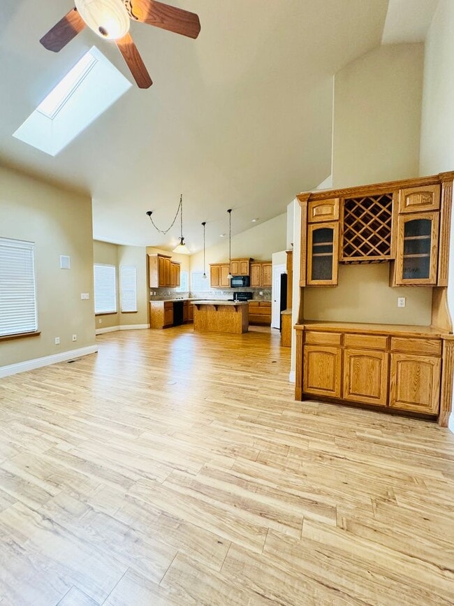 Building Photo - Stunning Executive 4 Bedroom 2 Bath Home in Northwest Loveland - 3-Car Garage!