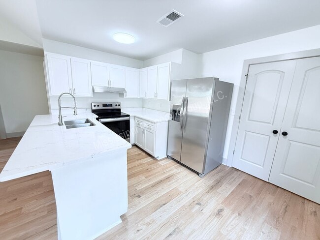 Foto del edificio - 2BR/2BA FOR RENT