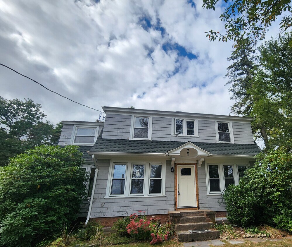 Primary Photo - 164 Lakeview Ave