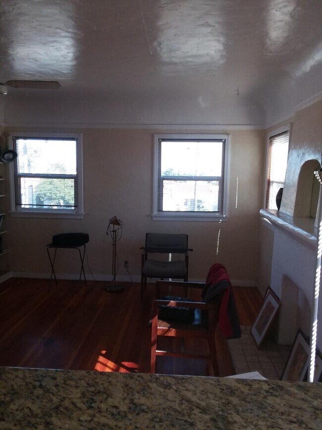 5501 Deane Ave Unit Duplex, View Park, CA 90043 Apartments in View Park, CA