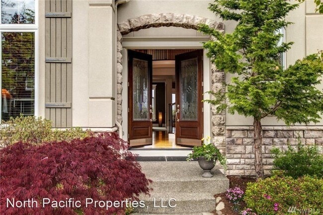 Building Photo - 4 br, 3.5 bath House - 1597 30th Ave NE