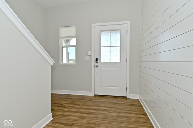 Foto del edificio - 321 Bluestem Ln