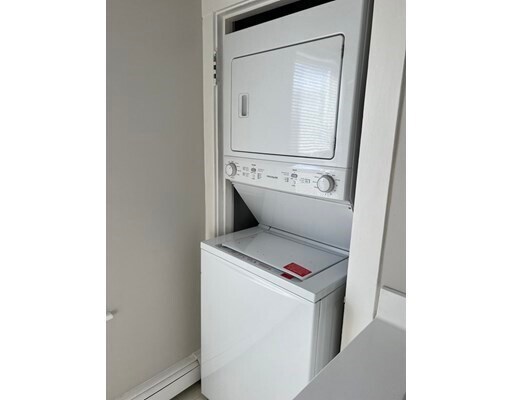 Building Photo - 33 Washington St