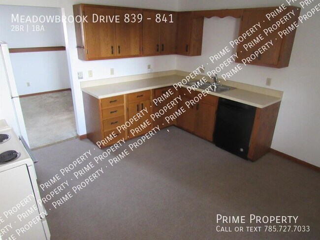 Foto del edificio - Meadowbrook Drive 839-841