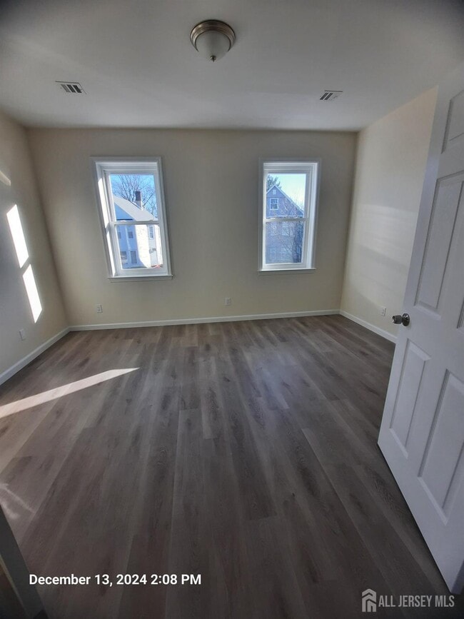 Building Photo - 231 Raritan Ave