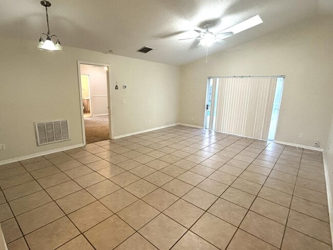 Foto del edificio - 8008 Aspencrest Ct