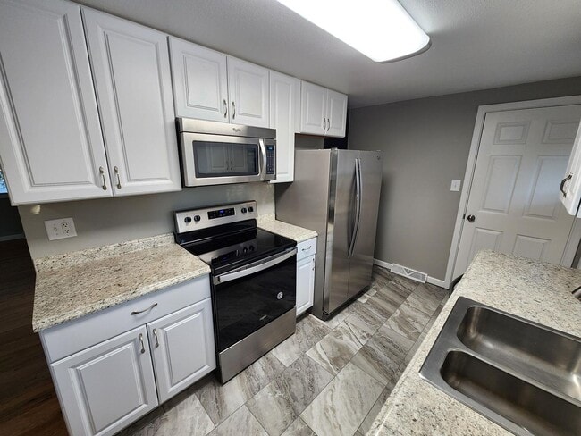 Building Photo - 4901 Circle Dr