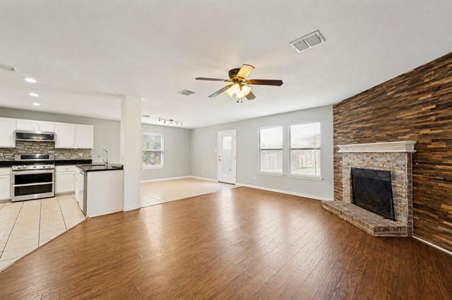 Building Photo - 2301 Chestnut Dr