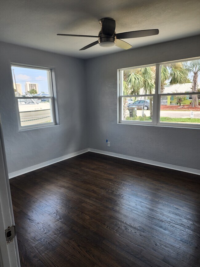 Foto del edificio - 2714 Dach Ave