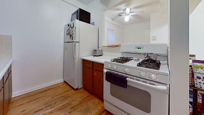 Foto del edificio - 2638 N Wayne Ave