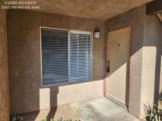 Building Photo - Corona 2 Bedroom Condo