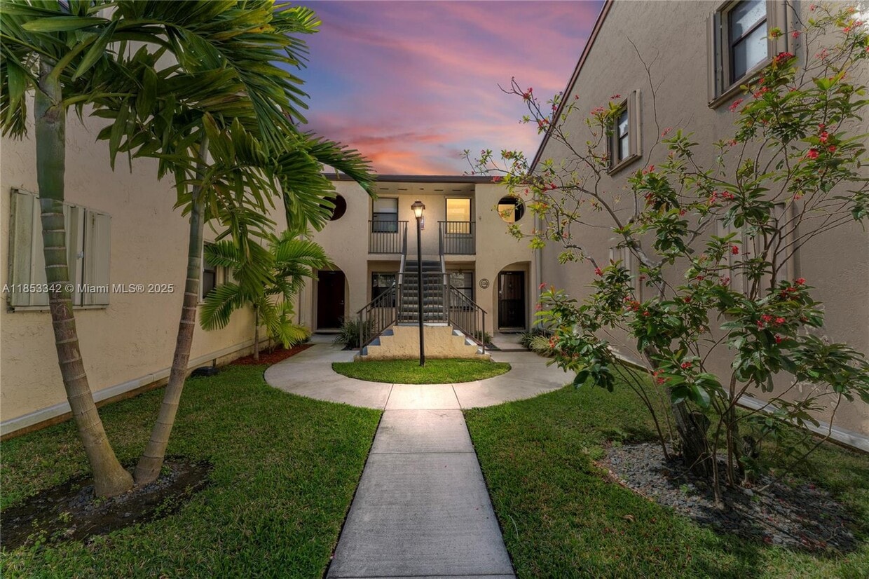 Primary Photo - 11344 Taft St