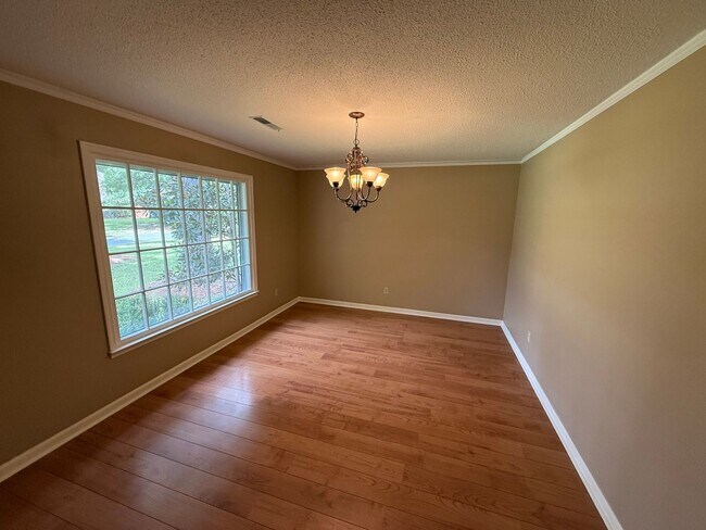 Foto del edificio - AVAILABLE NOW in Alice Drive Area!