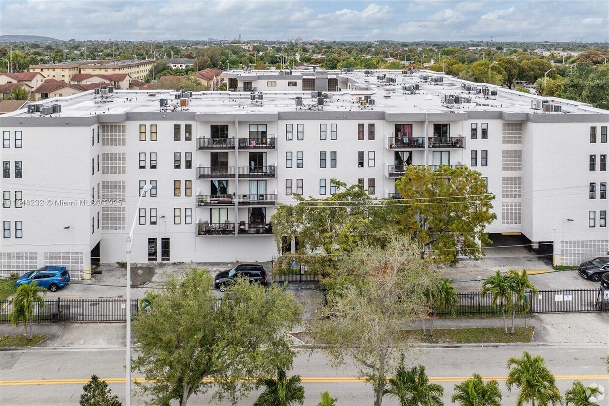 Foto principal - 6950 W 6th Ave