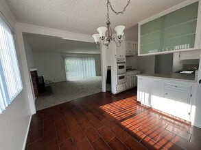 Building Photo - 5803 Ludlow Ave