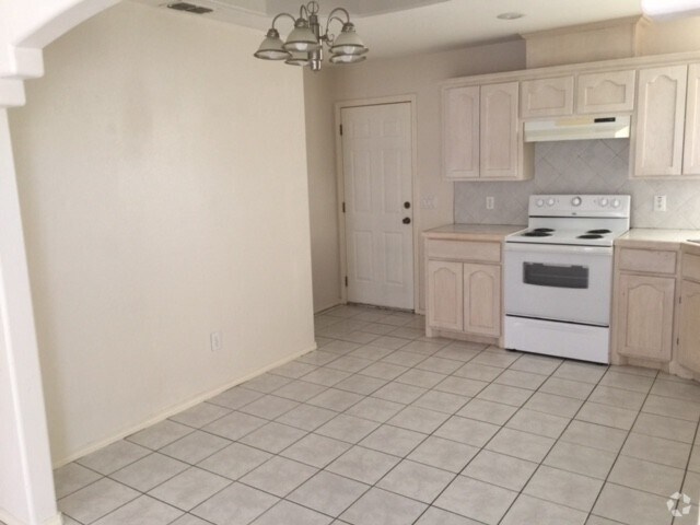 Building Photo - 2303 Moonlight Ln