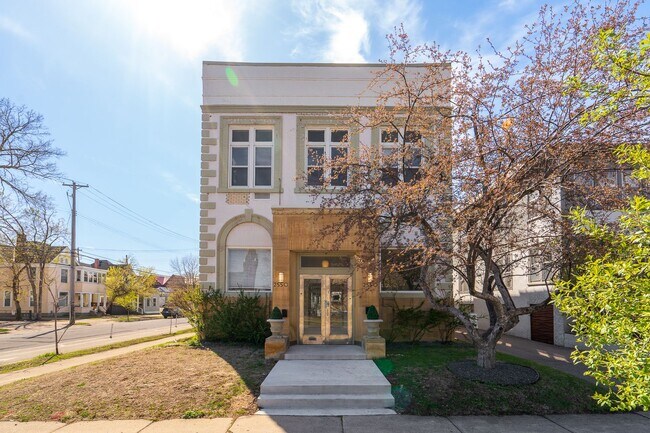 Building Photo - Pillsbury