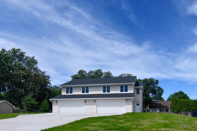 Foto del edificio - 735 Hoffman Rd