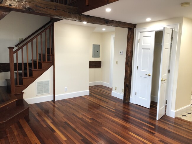 Sala de estar de Apt 4 - Ivy Hall Estate
