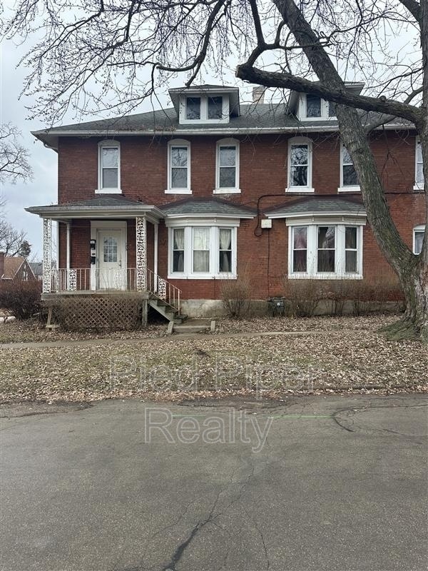 Building Photo - 123 N Cherry Ave