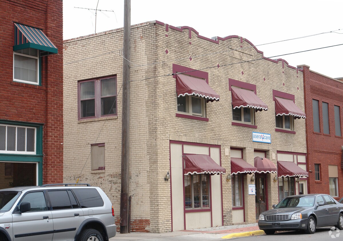 Building Photo - 112 W Pine Ave