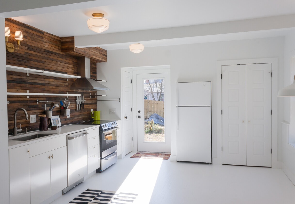 Kitchen - 318 Oak Street