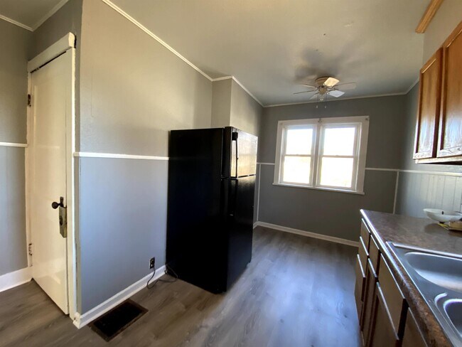 Building Photo - 615 Ricker St
