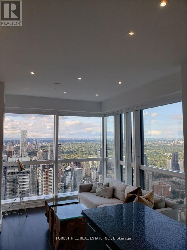 Photo du bâtiment - 388 Yonge St