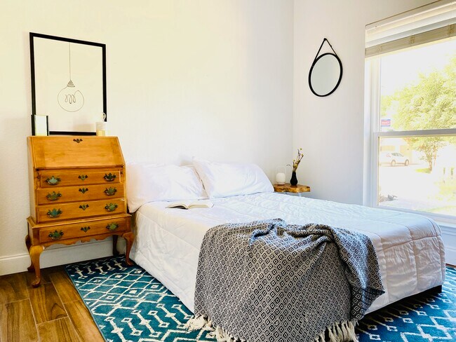 Foto del edificio - 2931 Wickersham Ln