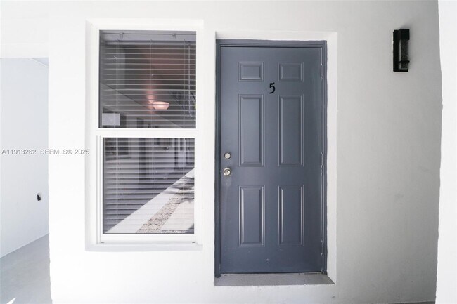 Foto del edificio - 3071 SW 27th Ave