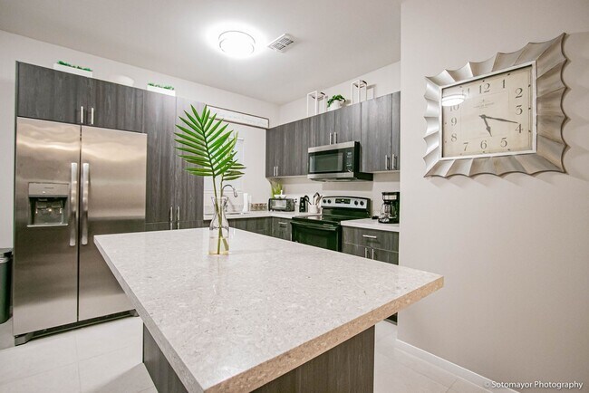 Foto del edificio - 5605 Swallow Ave W
